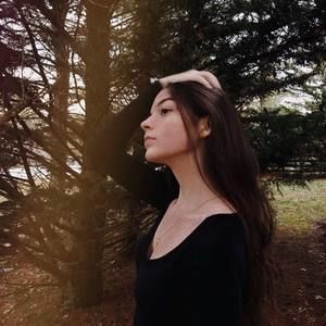 Meet your Posher, Chloe